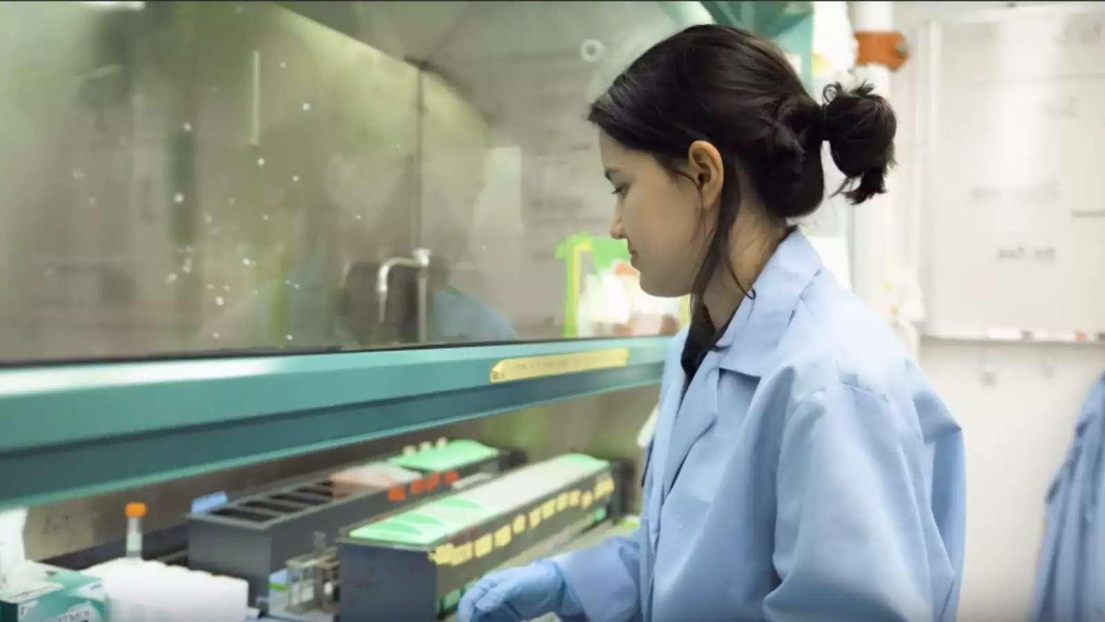 Ana Lam '20 working in a science lab